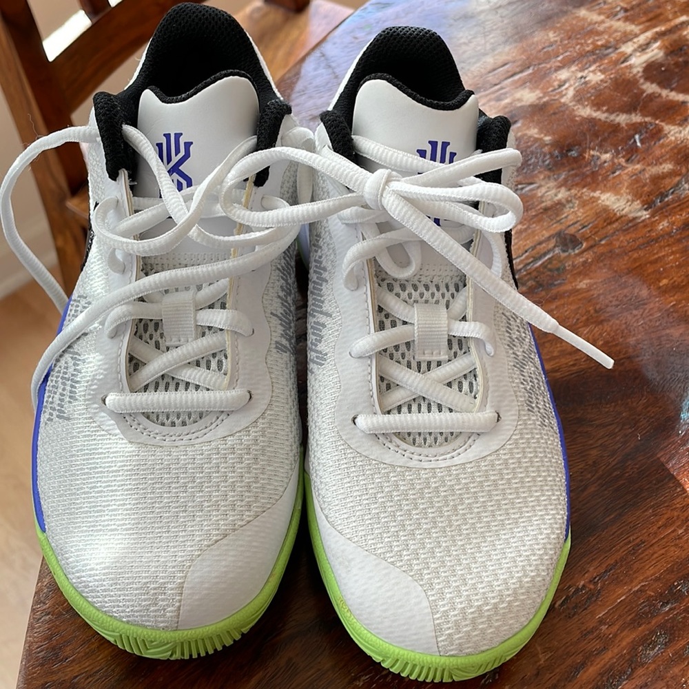 Nike kids’ Kyrie Flytrap II sneakers